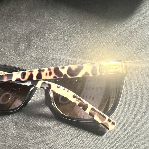 Dolce & Gabbana Leopard Print Women’s Sunglasses With Leopard Print Case - Picture 3 of 15